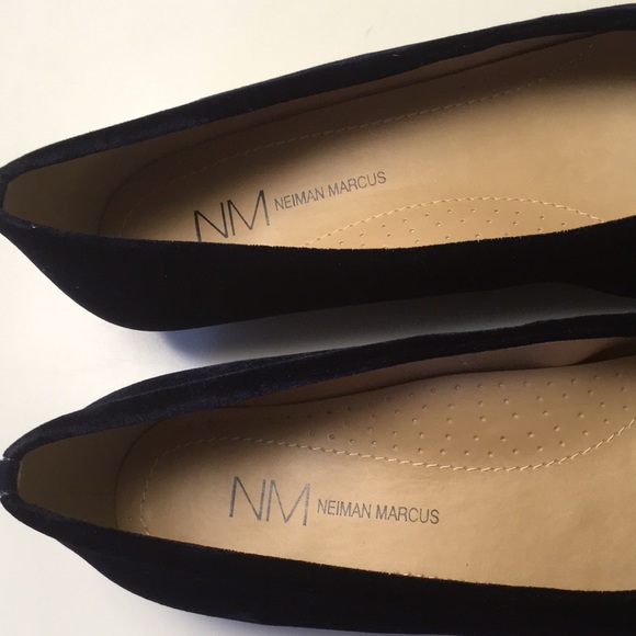 Neiman Marcus Dark Blue Suede Flats with Black Bow - Picture 11 of 11